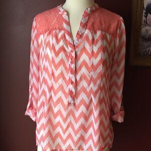 - - 𝅺NO Boundaries Beautiful, Coral, Chevron Pattern Blouse. Like new cond…